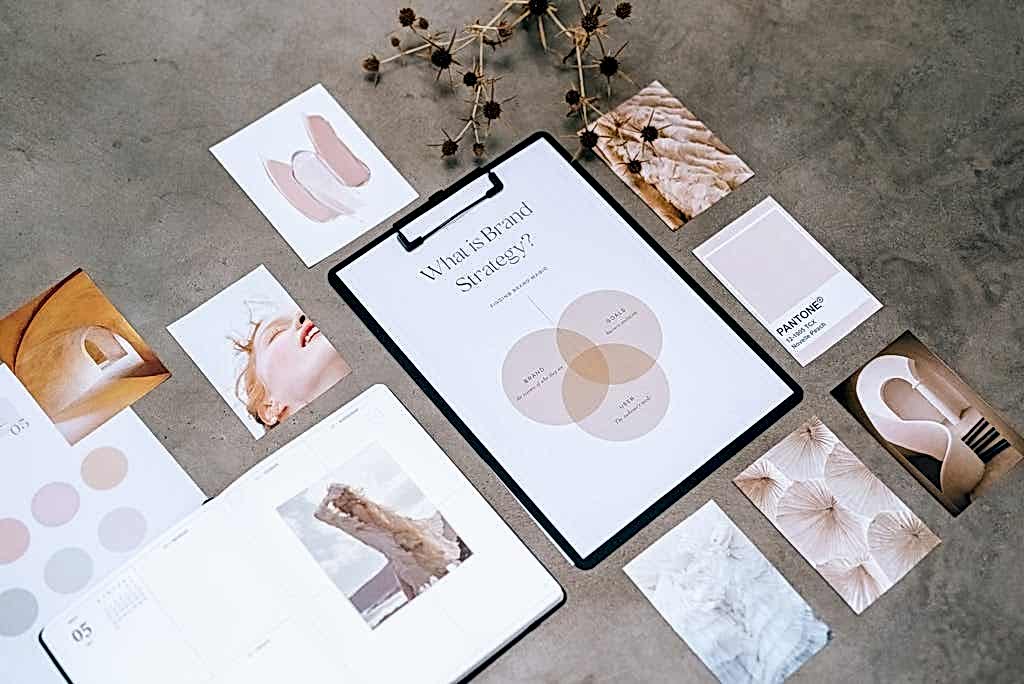 Flat lay of a minimalist brand strategy moodboard on a concrete surface. ankara kurumsal kimlik tasarimi