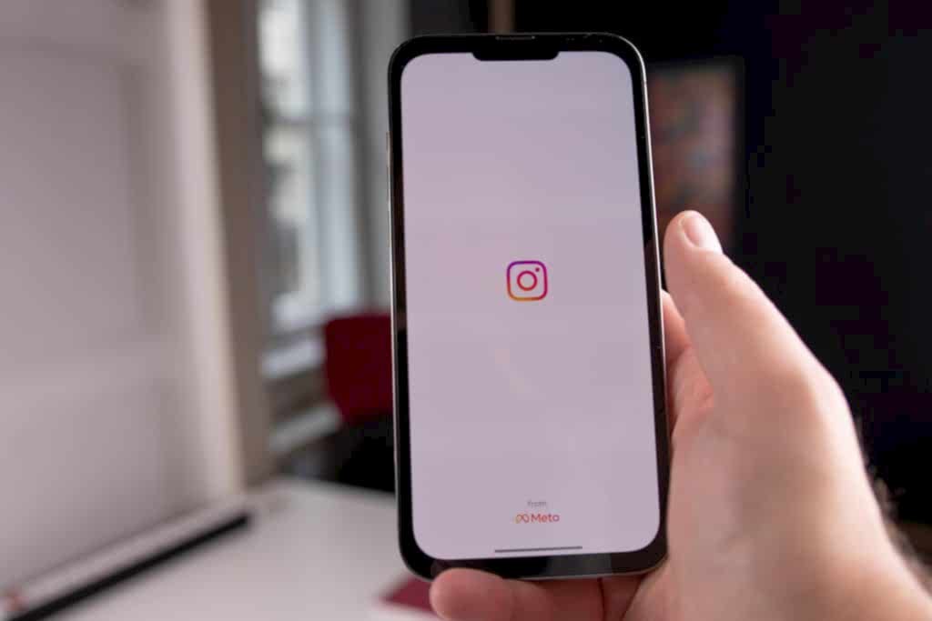 Close-up of a hand holding a smartphone displaying the Instagram app, indoors in Budapest.Meta / İnstagram Reklam Hesabı Neden Kapanır?